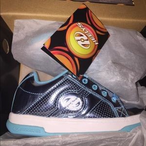 NWT girls size 2 Heelys turquoise and silver $35